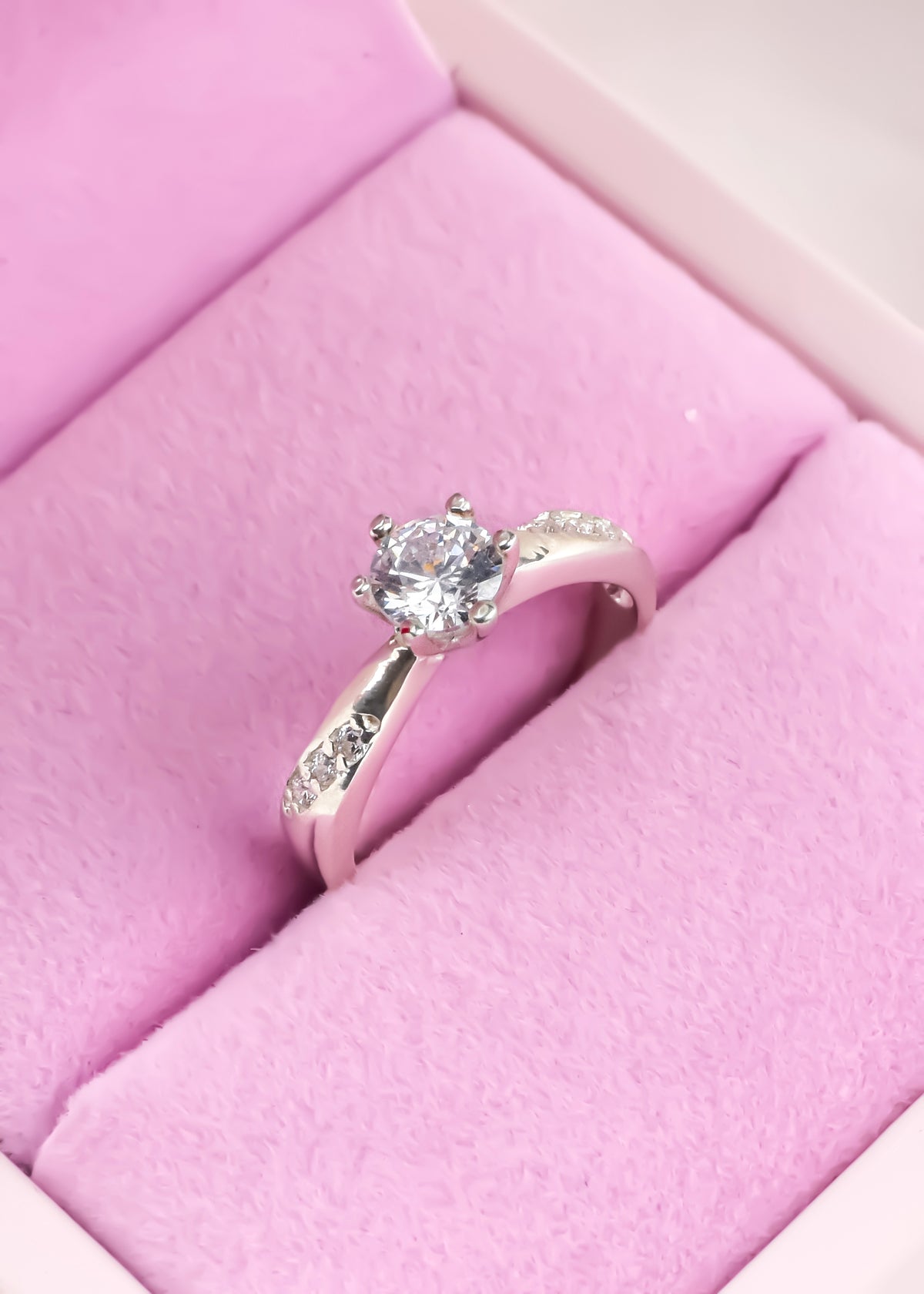 anillo de plata con piedras, anillo de compromiso, anillo de promesa, anillo de plata, anillo con diamantes, anillo de pareja, anillo de mujer, anillo con piedras