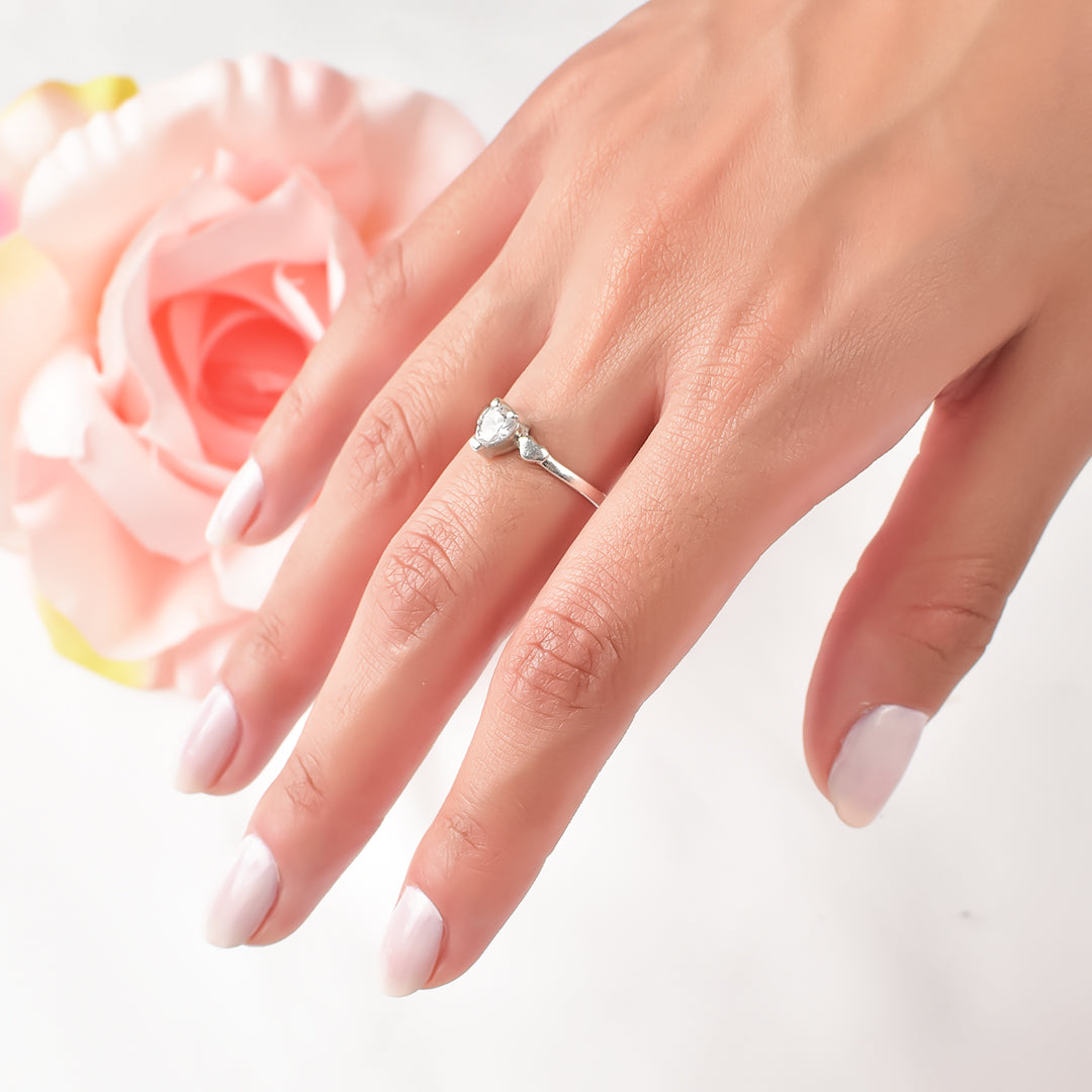 anillo de plata con piedras, anillo de compromiso, anillo de promesa, anillo de plata, anillo con diamantes, anillo de pareja, anillo de mujer, anillo con piedras, anillo corazon