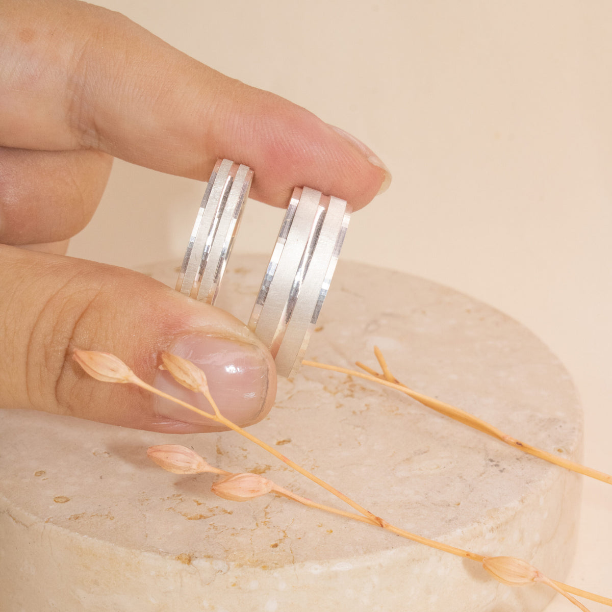 anillo para parejas de plata, anillo texturado, anillos plateados, anillo de compromiso