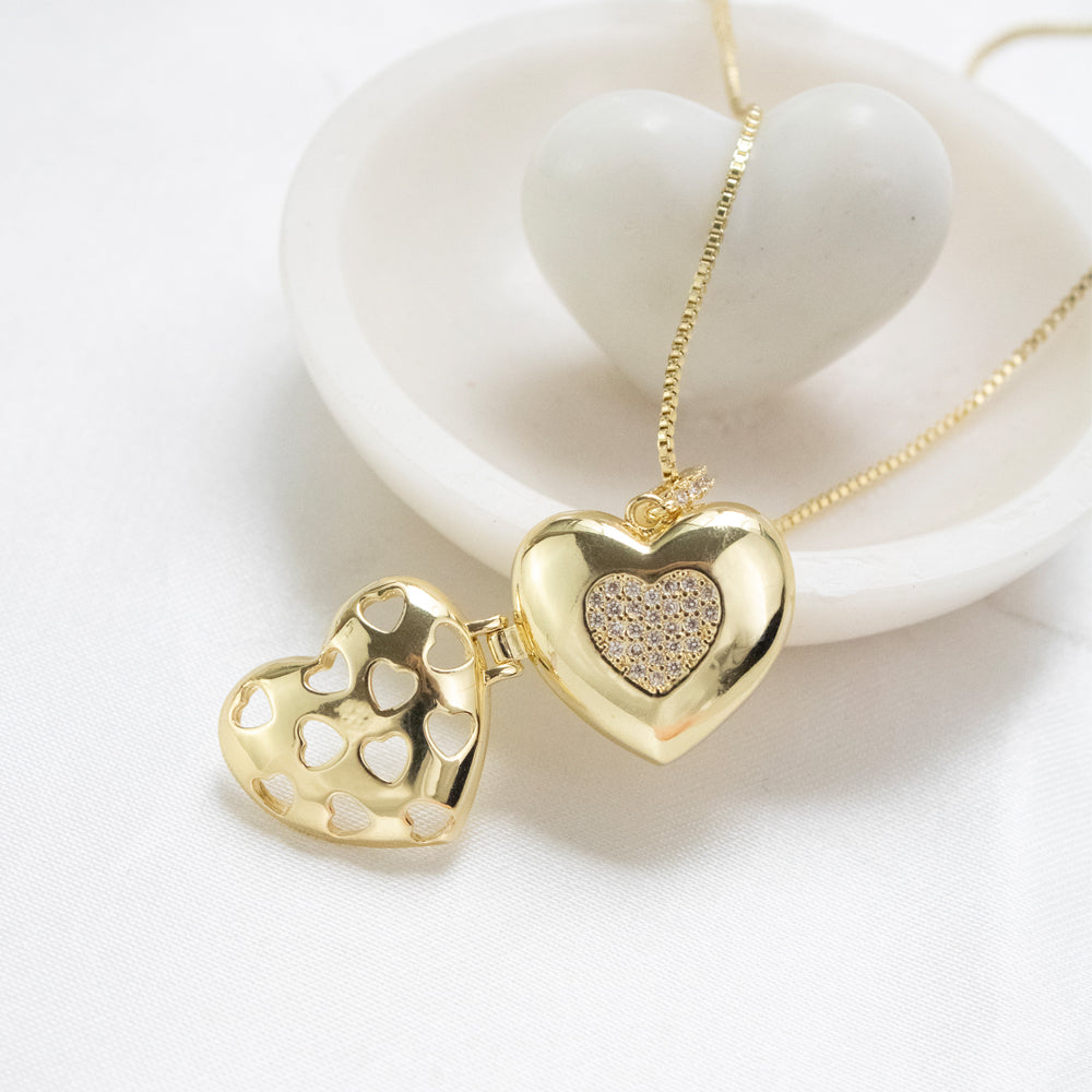collar relicario en forma de corazon con piedras dorado, collar de corazon, collar para colocar fotos, collar dorado para poner fotos, collar con circones en forma de corazon