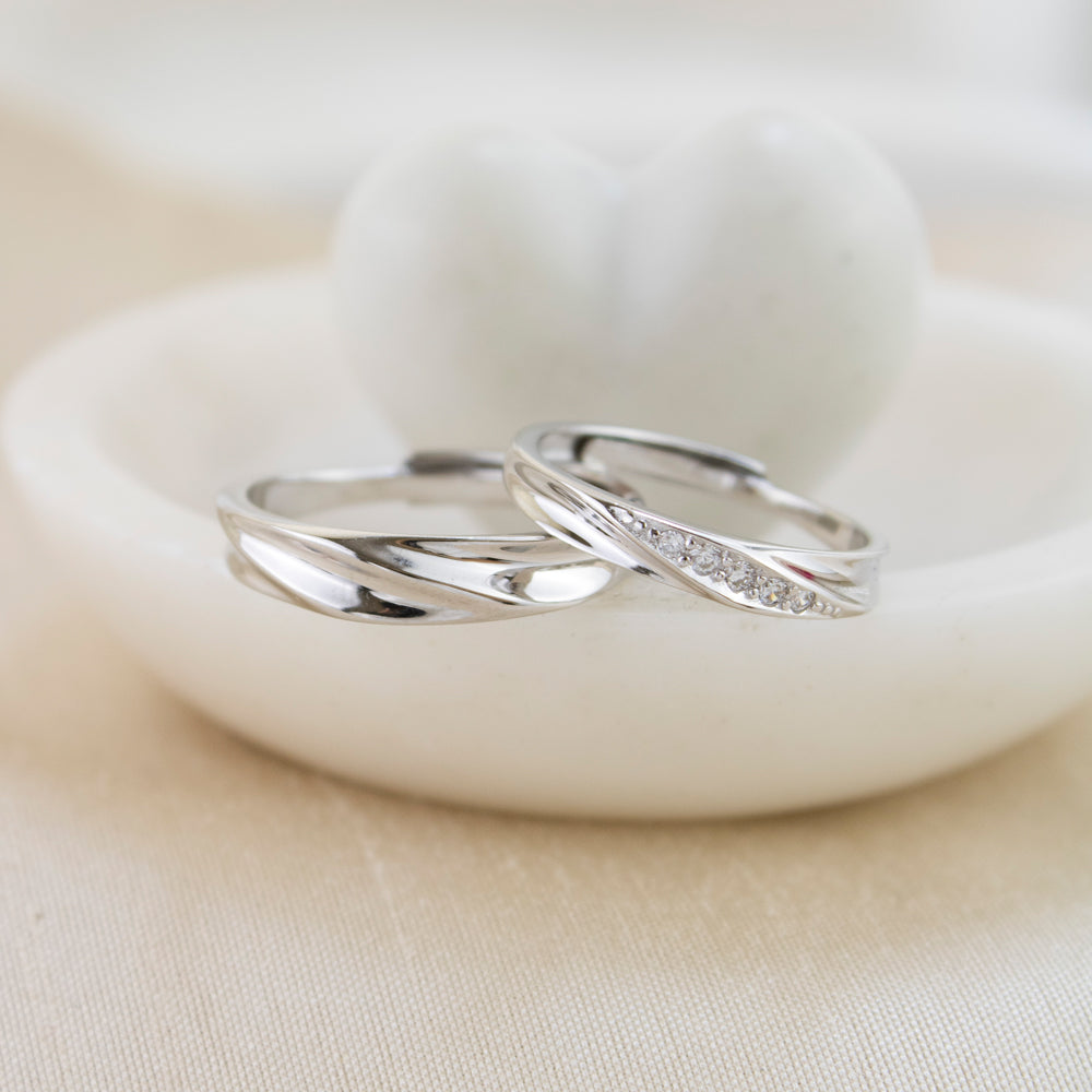 set de aros plateados, set de anillos para pareja plateados, anillos para matrimonio, anillos de compromiso, anillos entorchados, anillos regulables de plata