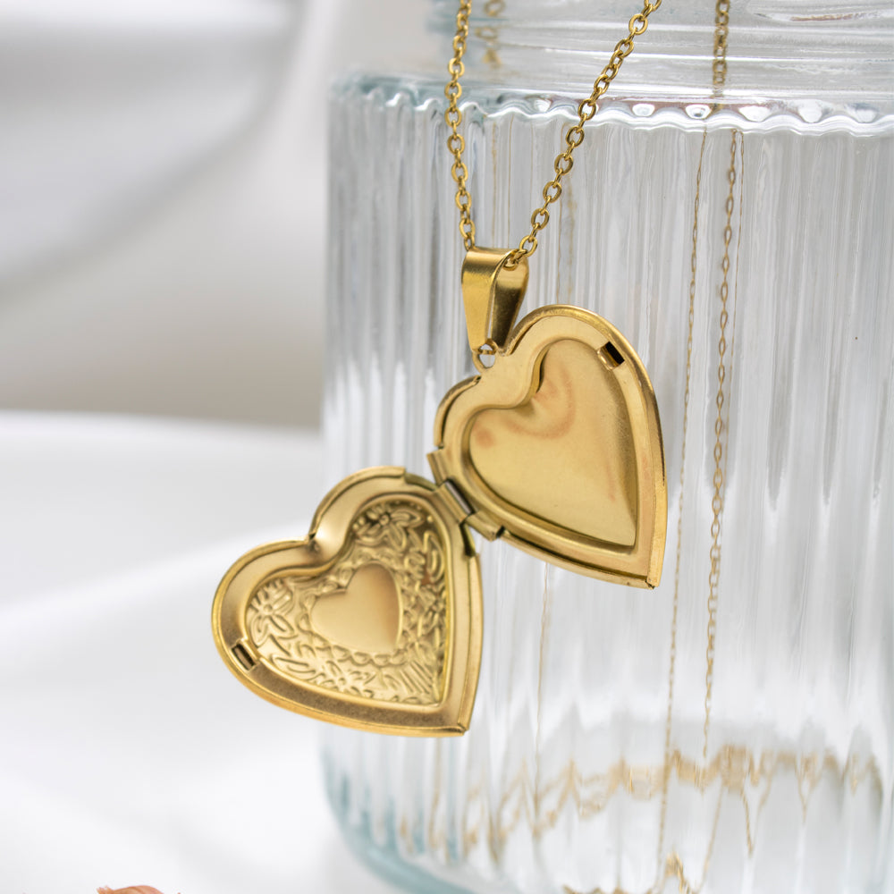 collar relicario grande, collar de corazon dorado, collar donde poner fotos, collar de acero de corazon